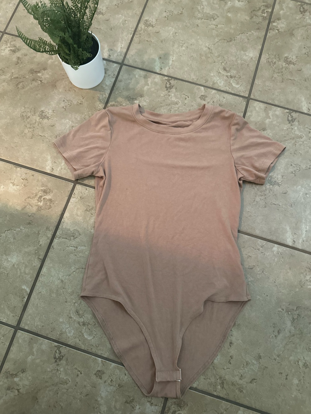 TAN SCOOP NECK SHORT SLEEVE BODYSUIT